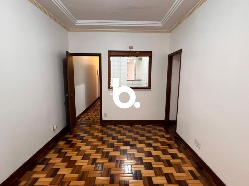 Apartamento de 2 dormitórios à venda no Centro Histórico de Porto Alegre.