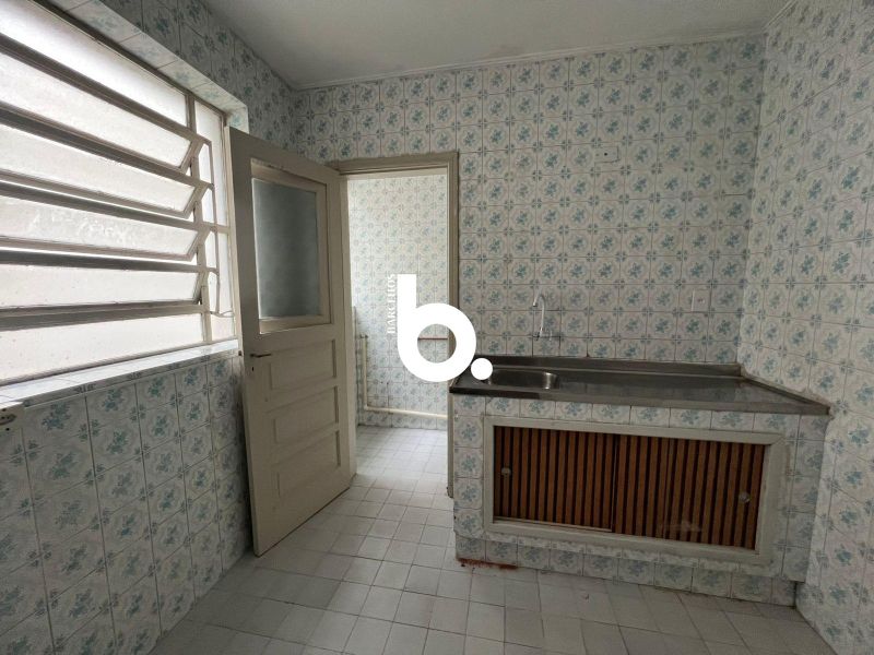 APARTAMENTO DE FRENTE COM 2 DORMITÓRIOS NA AUXILIADORA, ENSOLARADO, AREJADO E COM EXCELENTE LOCALIZAÇÃO
