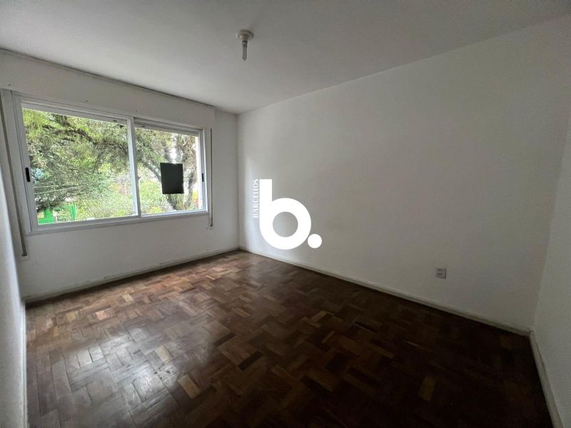 APARTAMENTO DE FRENTE COM 2 DORMITÓRIOS NA AUXILIADORA, ENSOLARADO, AREJADO E COM EXCELENTE LOCALIZAÇÃO