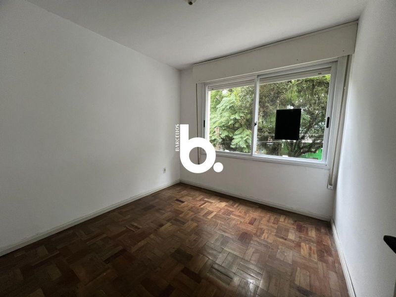 APARTAMENTO DE FRENTE COM 2 DORMITÓRIOS NA AUXILIADORA, ENSOLARADO, AREJADO E COM EXCELENTE LOCALIZAÇÃO