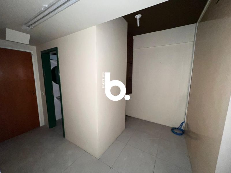 Sala para Locação no Centro Histórico de Porto Alegre com 2 Vagas