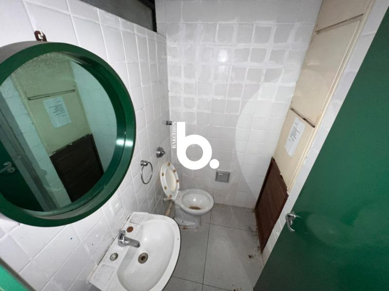 Sala para Locação no Centro Histórico de Porto Alegre com 2 Vagas