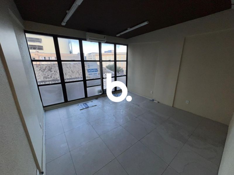 Sala para Locação no Centro Histórico de Porto Alegre com 2 Vagas