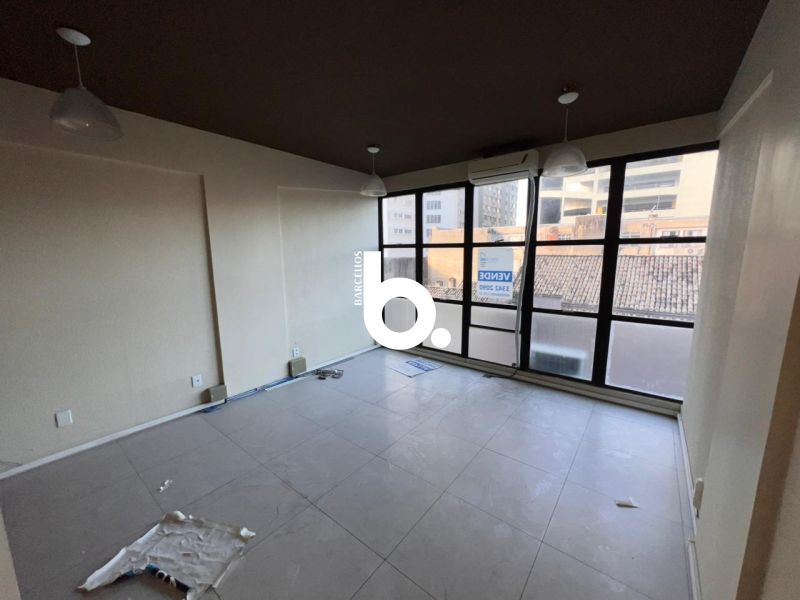 Sala para Locação no Centro Histórico de Porto Alegre com 2 Vagas