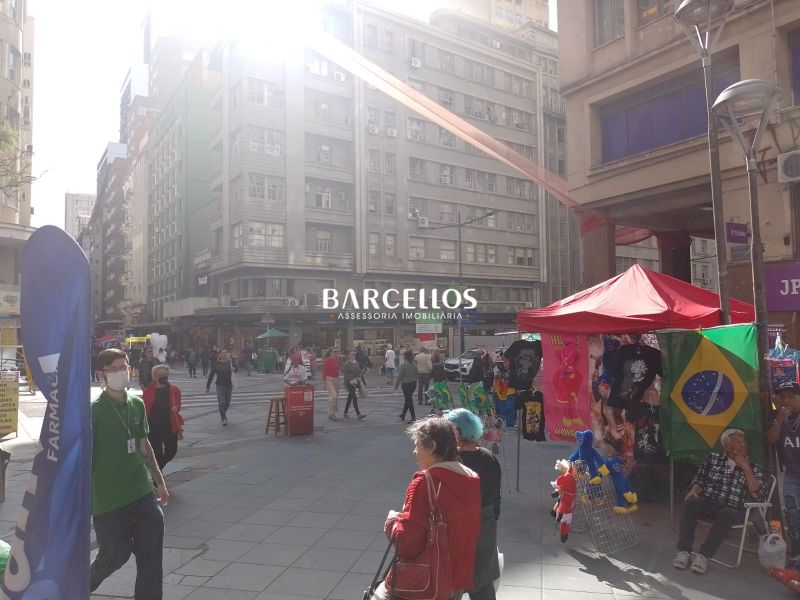 AMPLO CONJUNTO COMERCIAL NO CORAÇÃO DE PORTO ALEGRE!