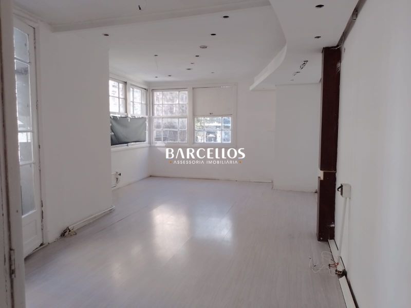 AMPLO CONJUNTO COMERCIAL NO CORAÇÃO DE PORTO ALEGRE!