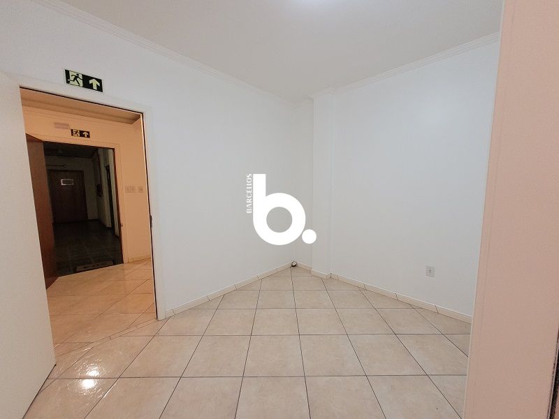 EXCLENTE CONJUNTO COMERCIAL