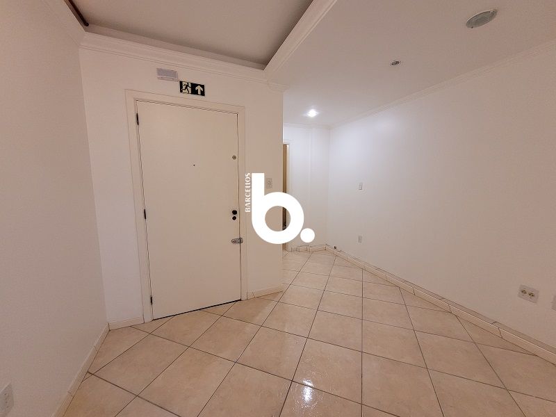 EXCLENTE CONJUNTO COMERCIAL