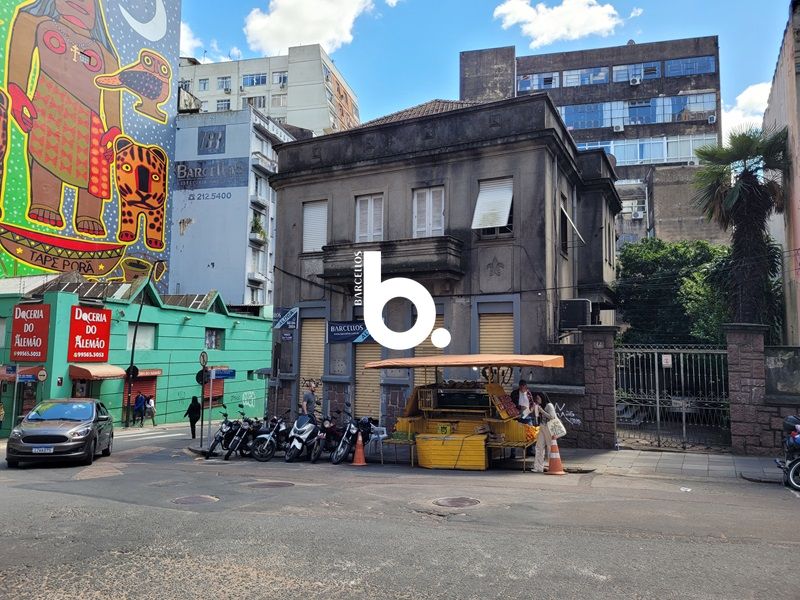 LOJA DE ESQUINA EM FRENTE A PRAÇA DOM FELICIANO