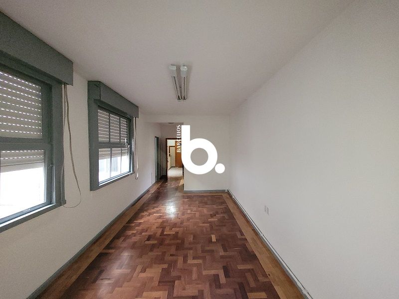 Amplo Conjunto Comercial no Centro Histórico de Porto Alegre - Localização Estratégica!