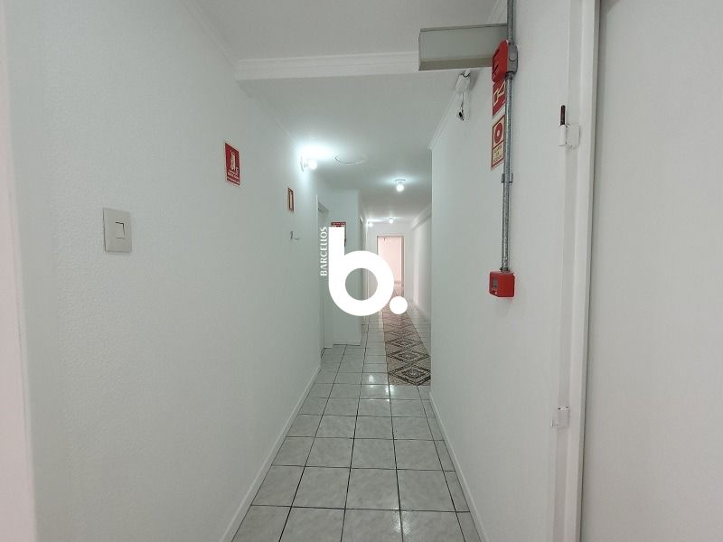 AMPLO CONJUNTO COMERCIAL EM FRENTE A SANTA CASA