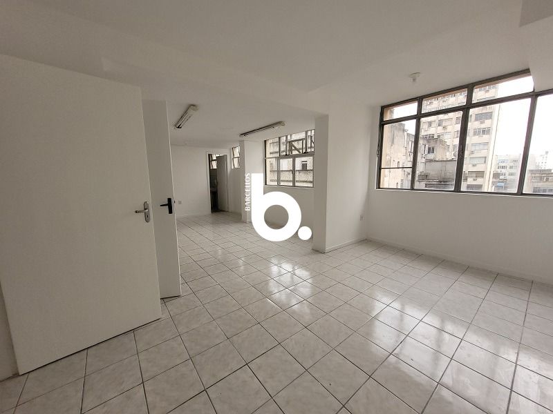 AMPLO CONJUNTO COMERCIAL EM FRENTE A SANTA CASA