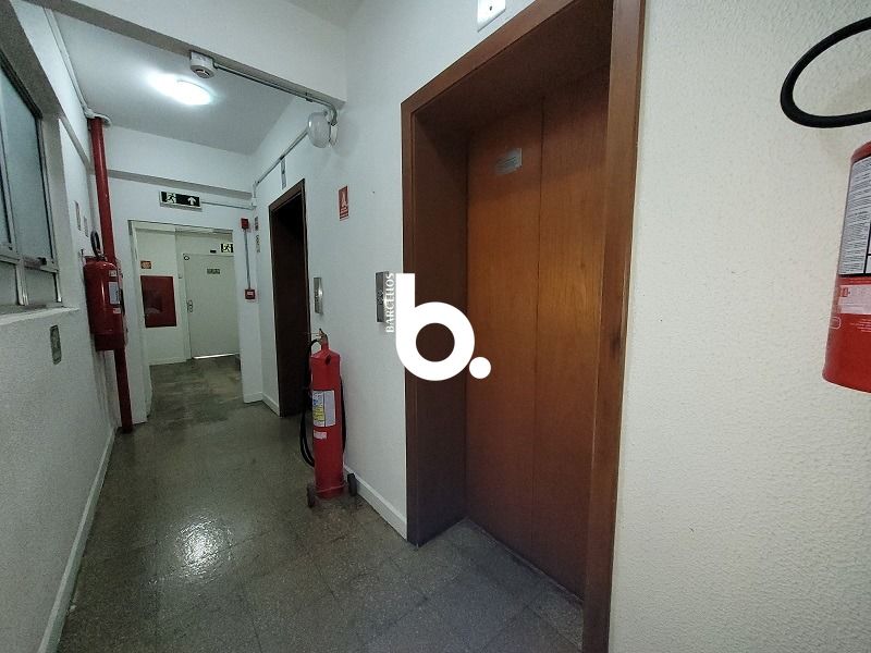 AMPLO CONJUNTO COMERCIAL EM FRENTE A SANTA CASA