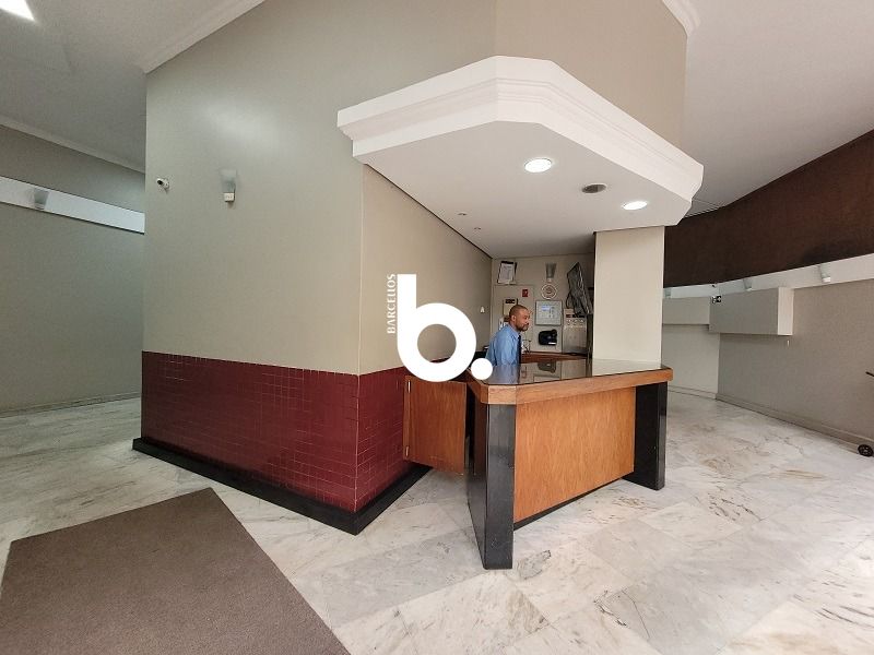 AMPLO CONJUNTO COMERCIAL EM FRENTE A SANTA CASA