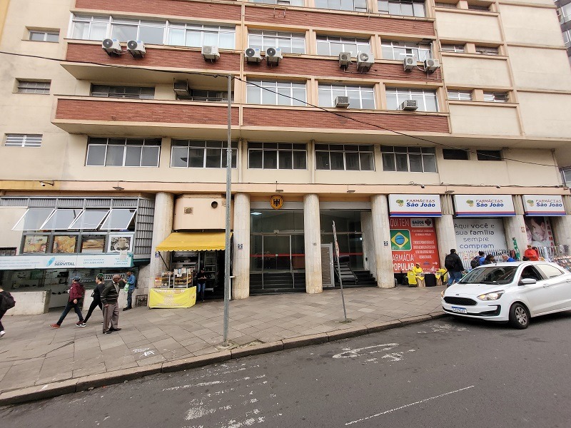 AMPLO CONJUNTO COMERCIAL EM FRENTE A SANTA CASA