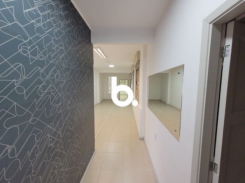 Ampla Sala Comercial para Locação com 90m² - Localização Privilegiada no Centro de Porto Alegre.
