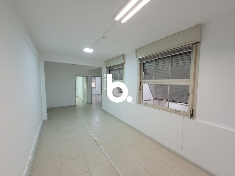 Ampla Sala Comercial para Locação com 90m² - Localização Privilegiada no Centro de Porto Alegre.