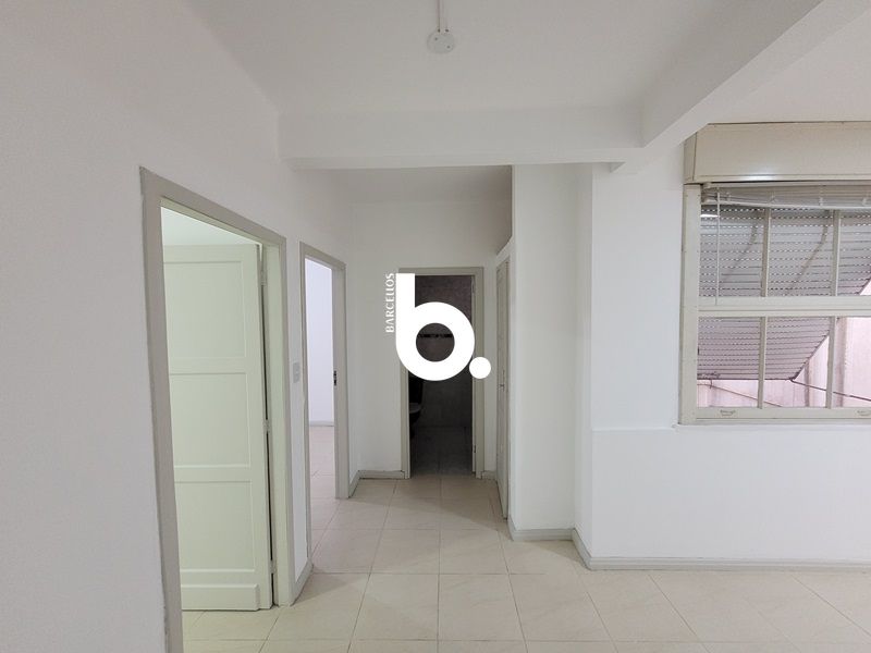 Ampla Sala Comercial para Locação com 90m² - Localização Privilegiada no Centro de Porto Alegre.