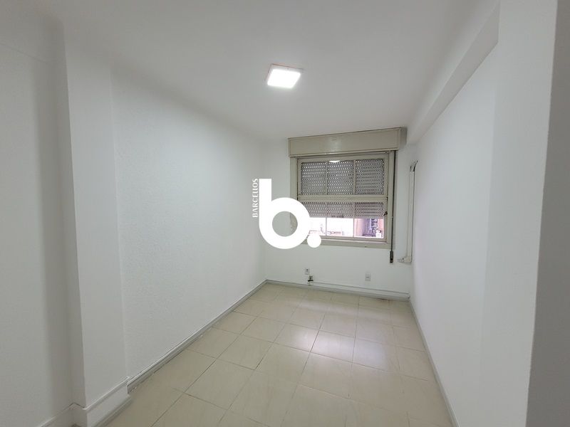 Ampla Sala Comercial para Locação com 90m² - Localização Privilegiada no Centro de Porto Alegre.