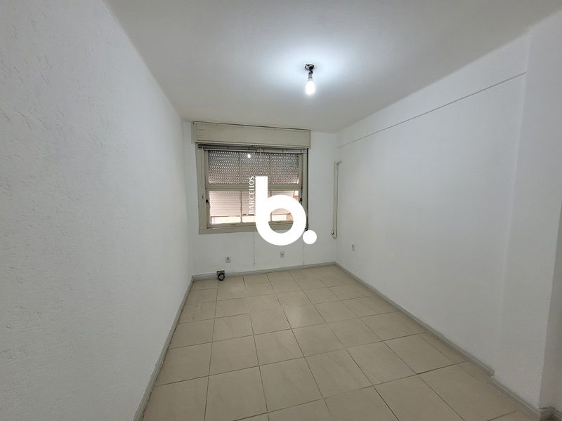 Ampla Sala Comercial para Locação com 90m² - Localização Privilegiada no Centro de Porto Alegre.