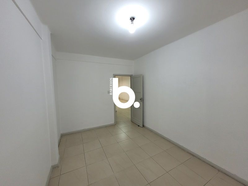 Ampla Sala Comercial para Locação com 90m² - Localização Privilegiada no Centro de Porto Alegre.