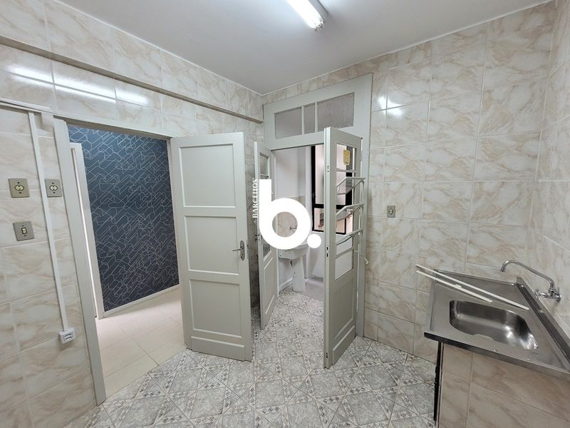 Ampla Sala Comercial para Locação com 90m² - Localização Privilegiada no Centro de Porto Alegre.
