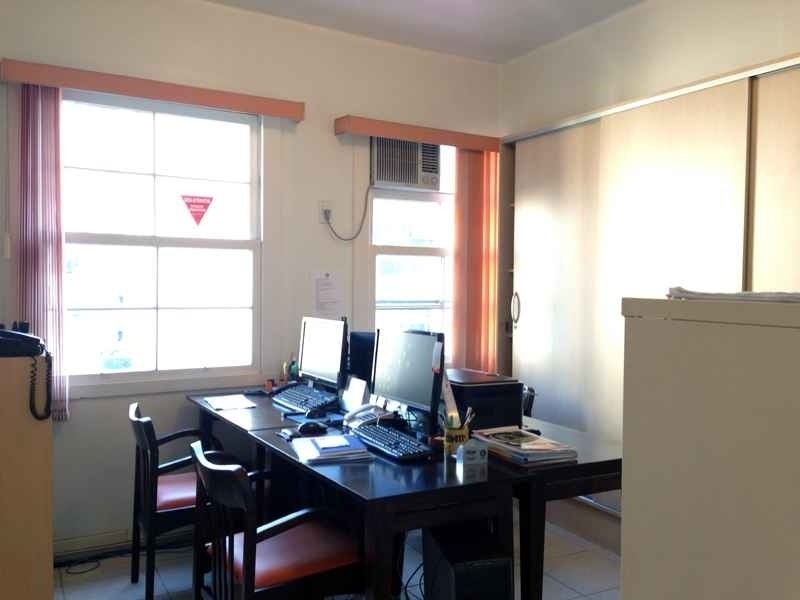 Conjunto com 2 banheiros e 110m² para alugar no bairro Centro Historico, Porto Alegre