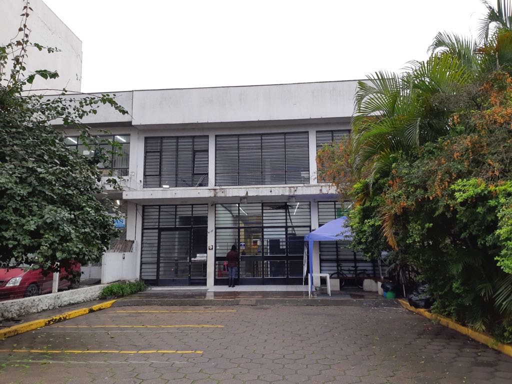EXCELENTE CONJUNTO COMERCIAL COM VAGA DE ESTACIONAMENTO