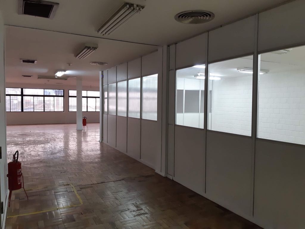 EXCELENTE CONJUNTO COMERCIAL COM VAGA DE ESTACIONAMENTO