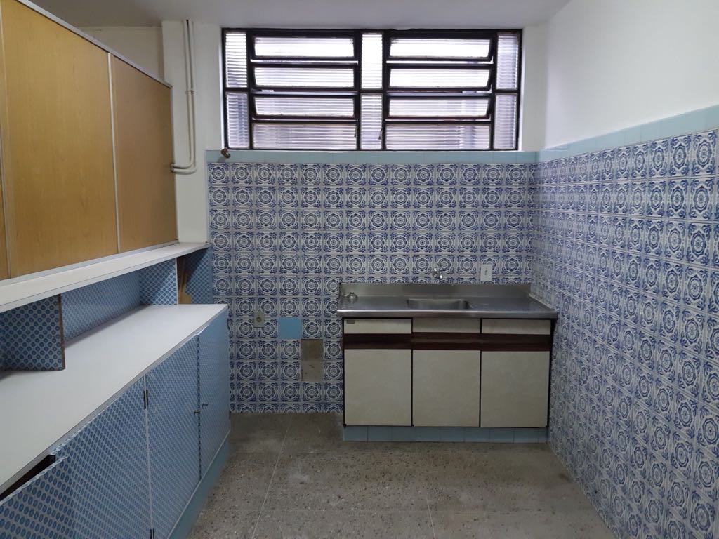 EXCELENTE CONJUNTO COMERCIAL COM VAGA DE ESTACIONAMENTO