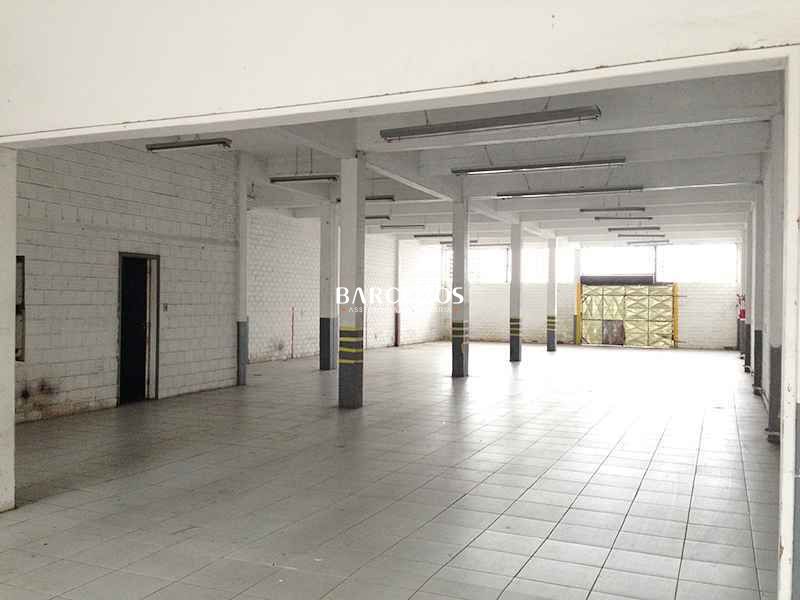 LOJA TERREA, EM UMA LOCALIZAÇAO COM FORTE FLUXO DE AUTOMOVEIS