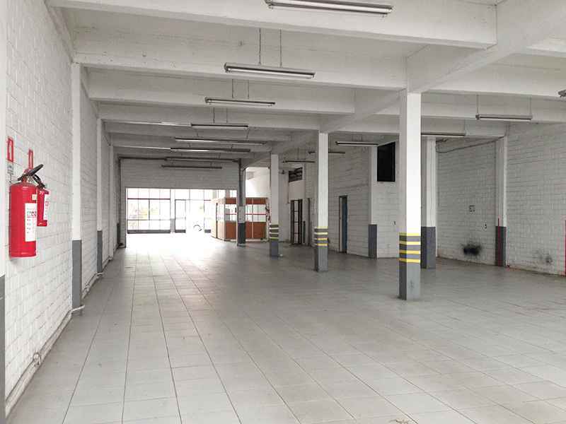 LOJA TERREA, EM UMA LOCALIZAÇAO COM FORTE FLUXO DE AUTOMOVEIS
