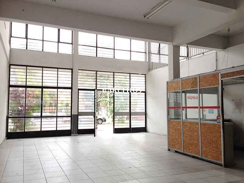 LOJA TERREA, EM UMA LOCALIZAÇAO COM FORTE FLUXO DE AUTOMOVEIS