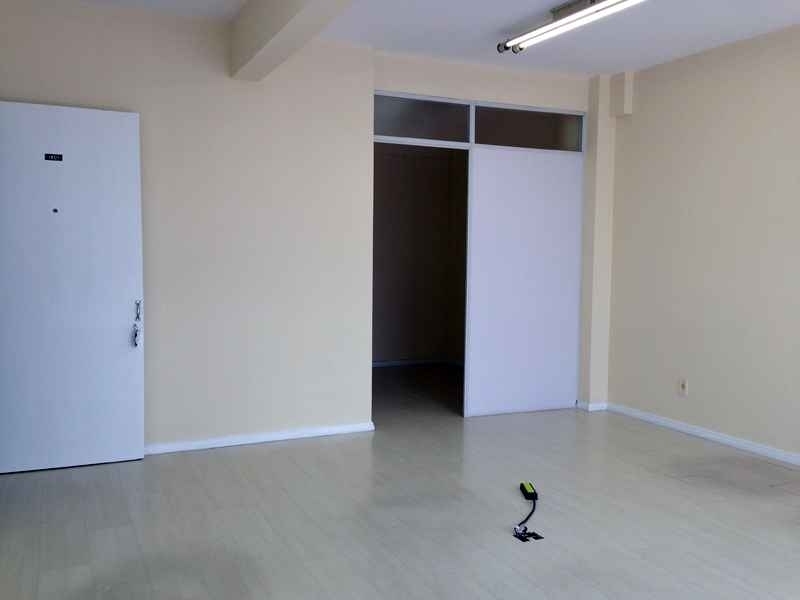 Sala com 35m² para alugar no bairro Centro Historico, Porto Alegre