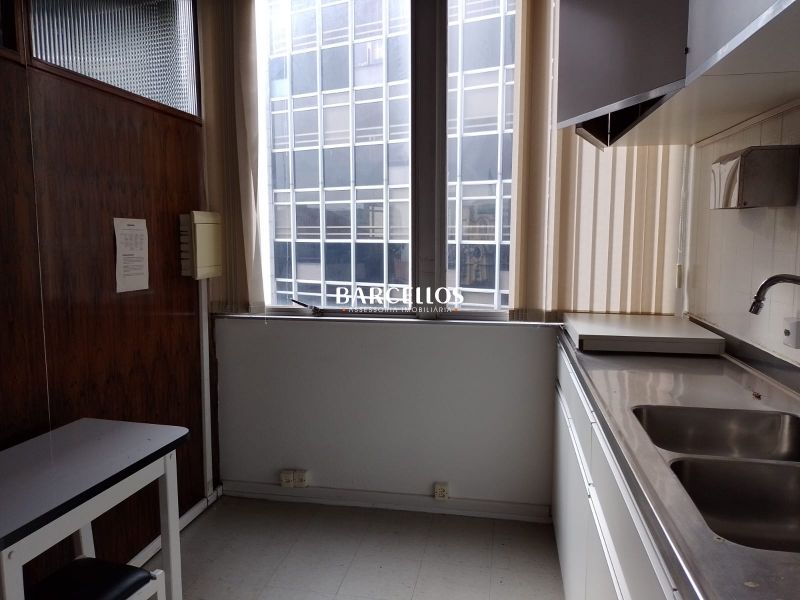 Conjunto com 2 banheiros e 113m² para alugar no bairro Centro Historico, Porto Alegre