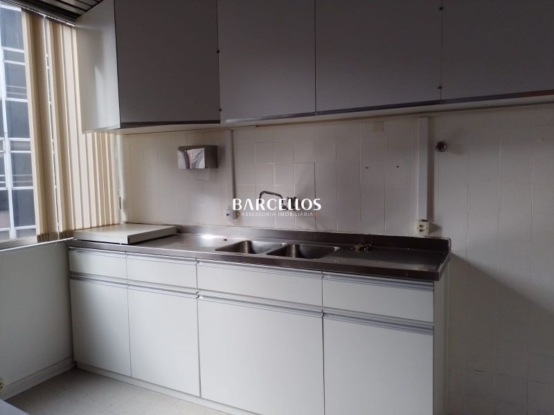 Conjunto com 2 banheiros e 113m² para alugar no bairro Centro Historico, Porto Alegre