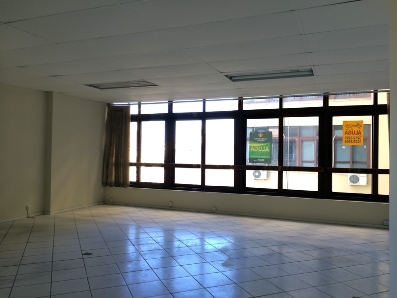Sala com 1 banheiro e 55m² para alugar no bairro Centro, Porto Alegre