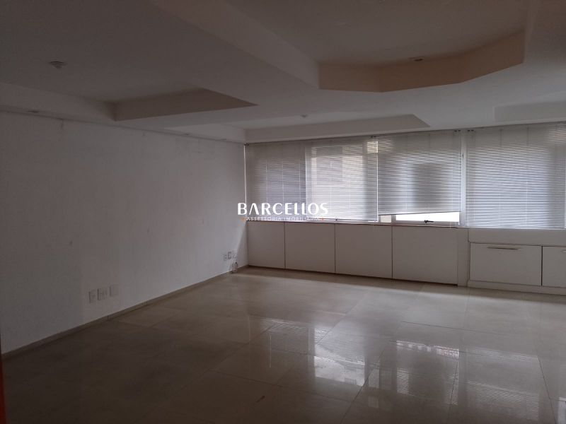 EXCELENTE SALA COMERCIAL PROXIMO AO HOSP.MOINHOS DE VENTO!