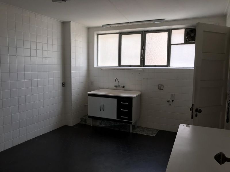 Box com 10m² para alugar no bairro Centro, Porto Alegre