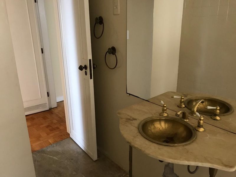 Box com 10m² para alugar no bairro Centro, Porto Alegre