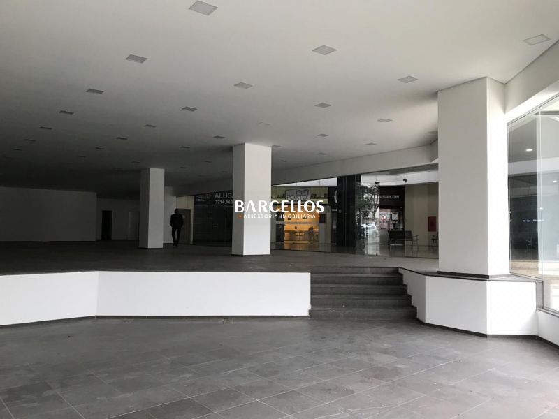 Loja com 2 banheiros e 400m² para alugar no bairro Boa Vista, Porto Alegre