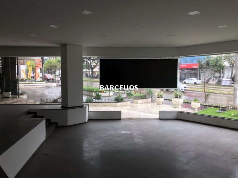 Loja com 2 banheiros e 400m² para alugar no bairro Boa Vista, Porto Alegre