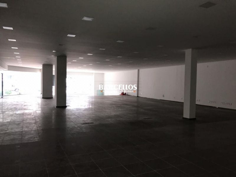 Loja com 2 banheiros e 400m² para alugar no bairro Boa Vista, Porto Alegre