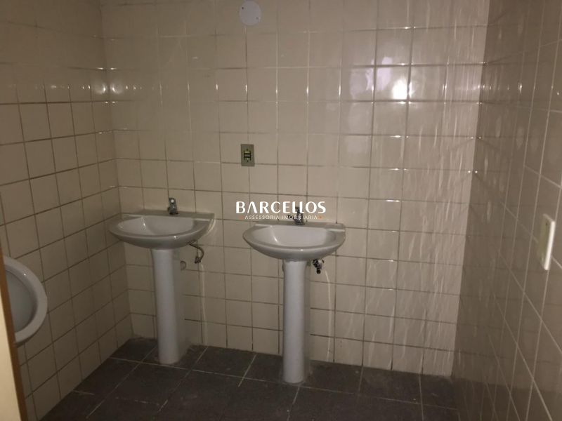 Loja com 2 banheiros e 400m² para alugar no bairro Boa Vista, Porto Alegre