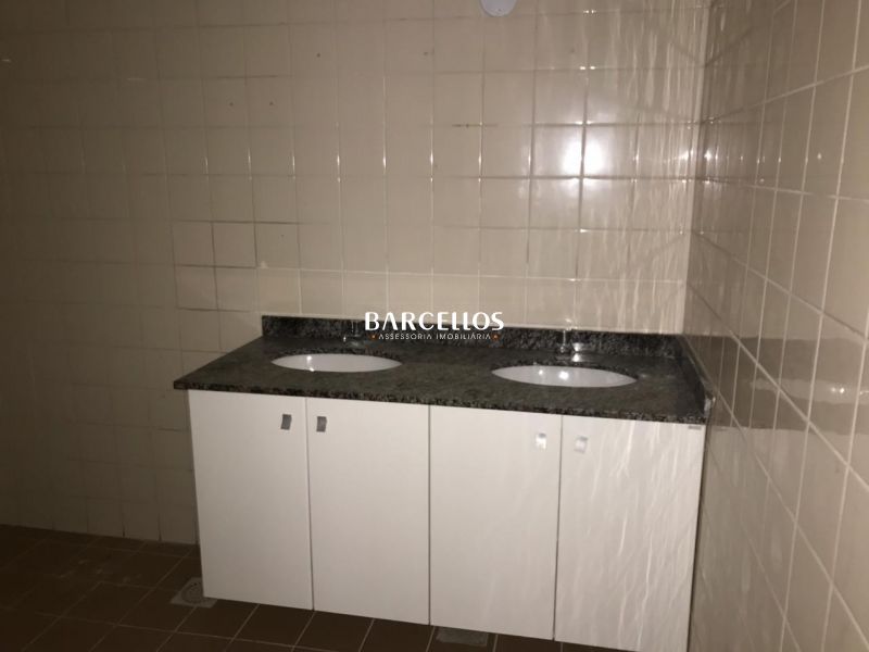 Loja com 2 banheiros e 400m² para alugar no bairro Boa Vista, Porto Alegre