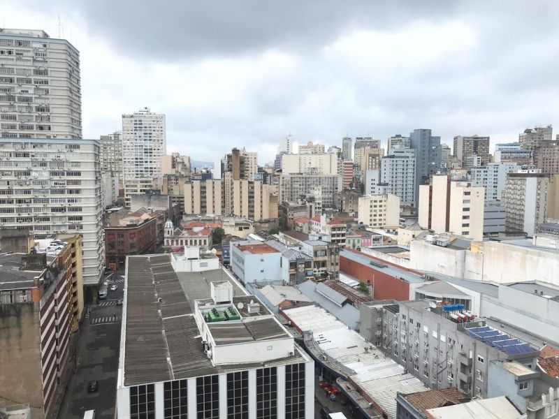 Conjunto com 1 banheiro e 52m² para alugar no bairro Centro Historico, Porto Alegre