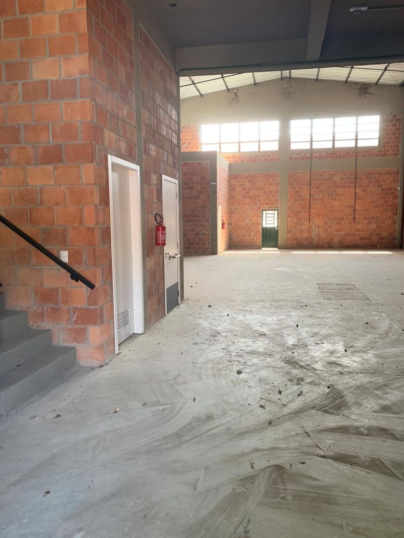 Depósito com 3 banheiros e 430m² para alugar no bairro Anchieta, Porto Alegre