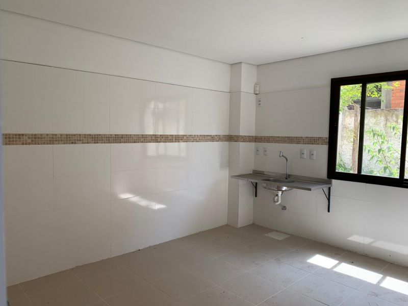 Depósito com 3 banheiros e 430m² para alugar no bairro Anchieta, Porto Alegre