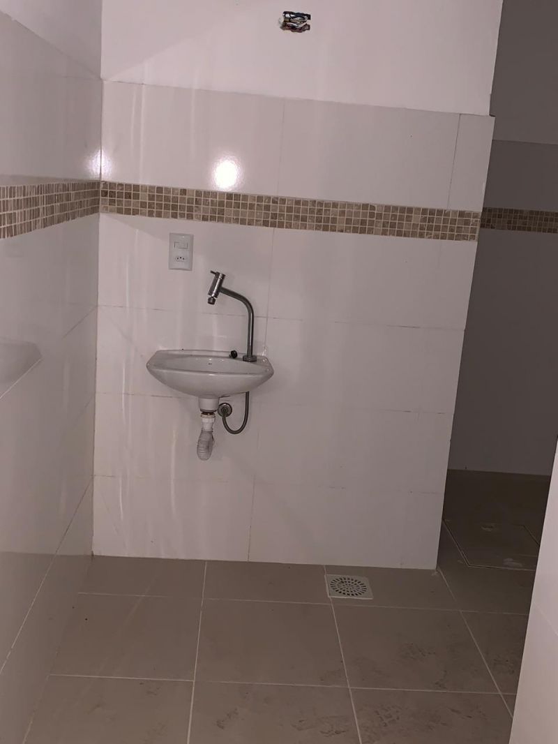 Depósito com 3 banheiros e 430m² para alugar no bairro Anchieta, Porto Alegre