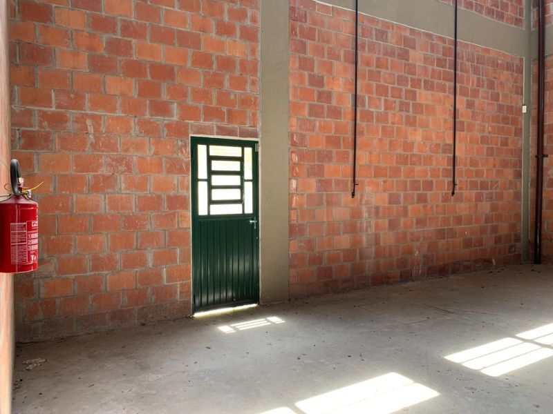 Depósito com 3 banheiros e 430m² para alugar no bairro Anchieta, Porto Alegre